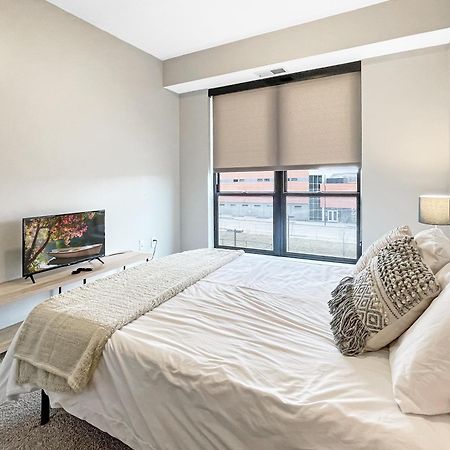 Appartamento Large Downtown 2Br -Hot Tub-Downtown! Des Moines Esterno foto