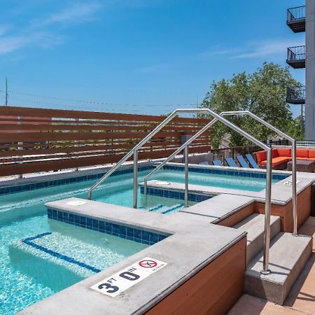 Appartamento Large Downtown 2Br -Hot Tub-Downtown! Des Moines Esterno foto