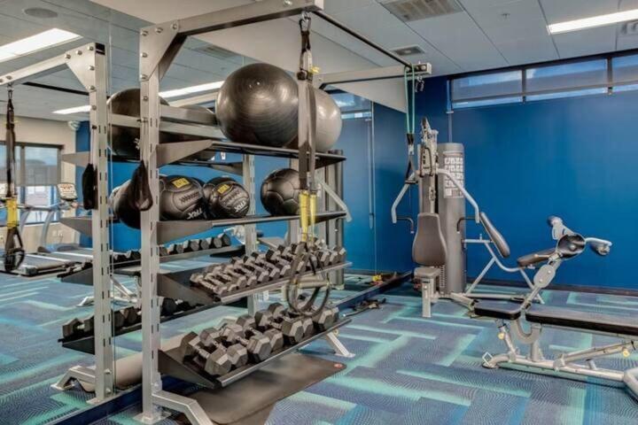 Appartamento Large Downtown 2Br -Hot Tub-Downtown! Des Moines Esterno foto