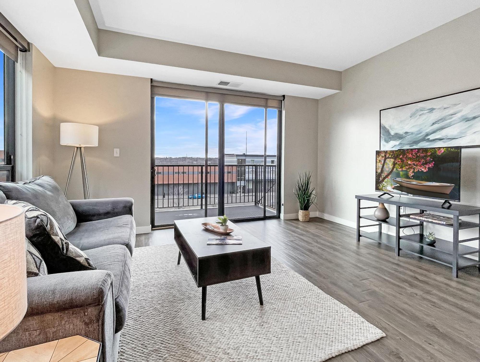 Appartamento Large Downtown 2Br -Hot Tub-Downtown! Des Moines Esterno foto