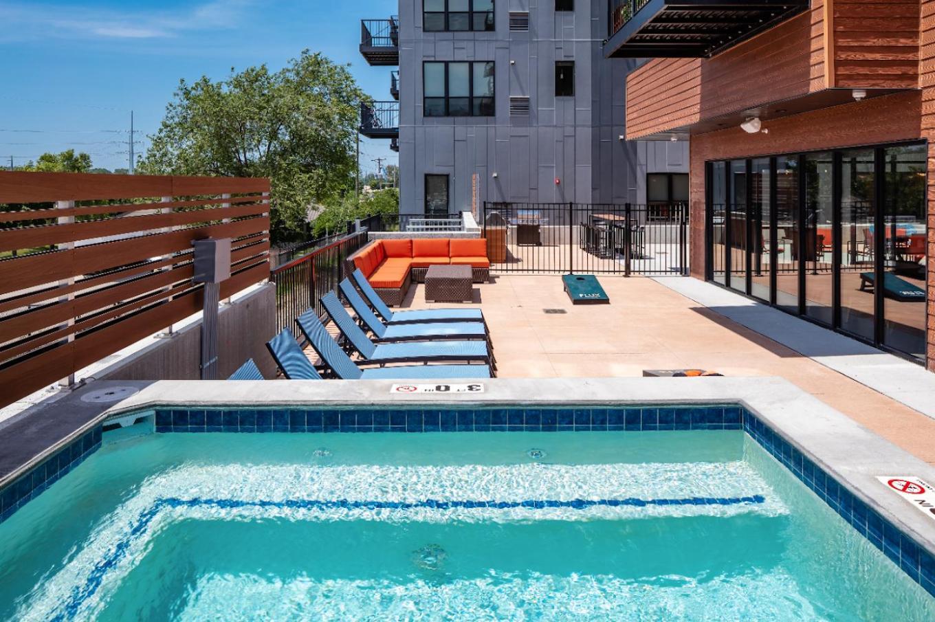 Appartamento Large Downtown 2Br -Hot Tub-Downtown! Des Moines Esterno foto